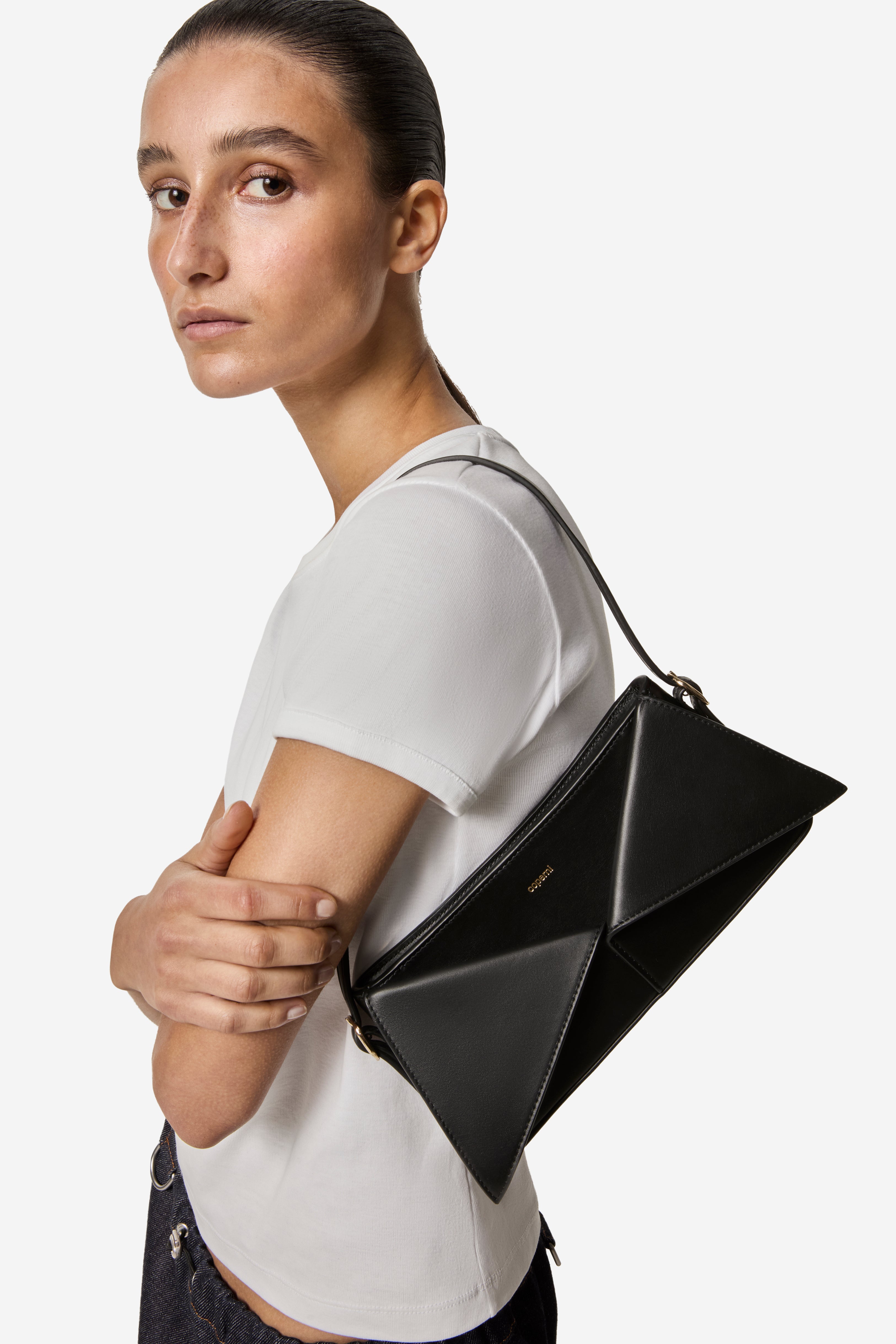 ショルダーバッグ・ポシェット COPERNI Woman Shoulder bag Black COPBA04455 BLACK Belt Baguette Bag – Coperni